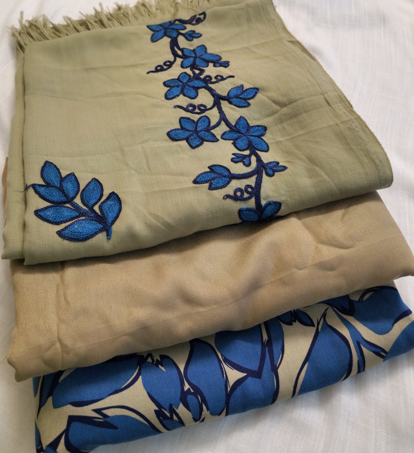 Marina Unstitched 3pc Suit - Embroidered Shawl